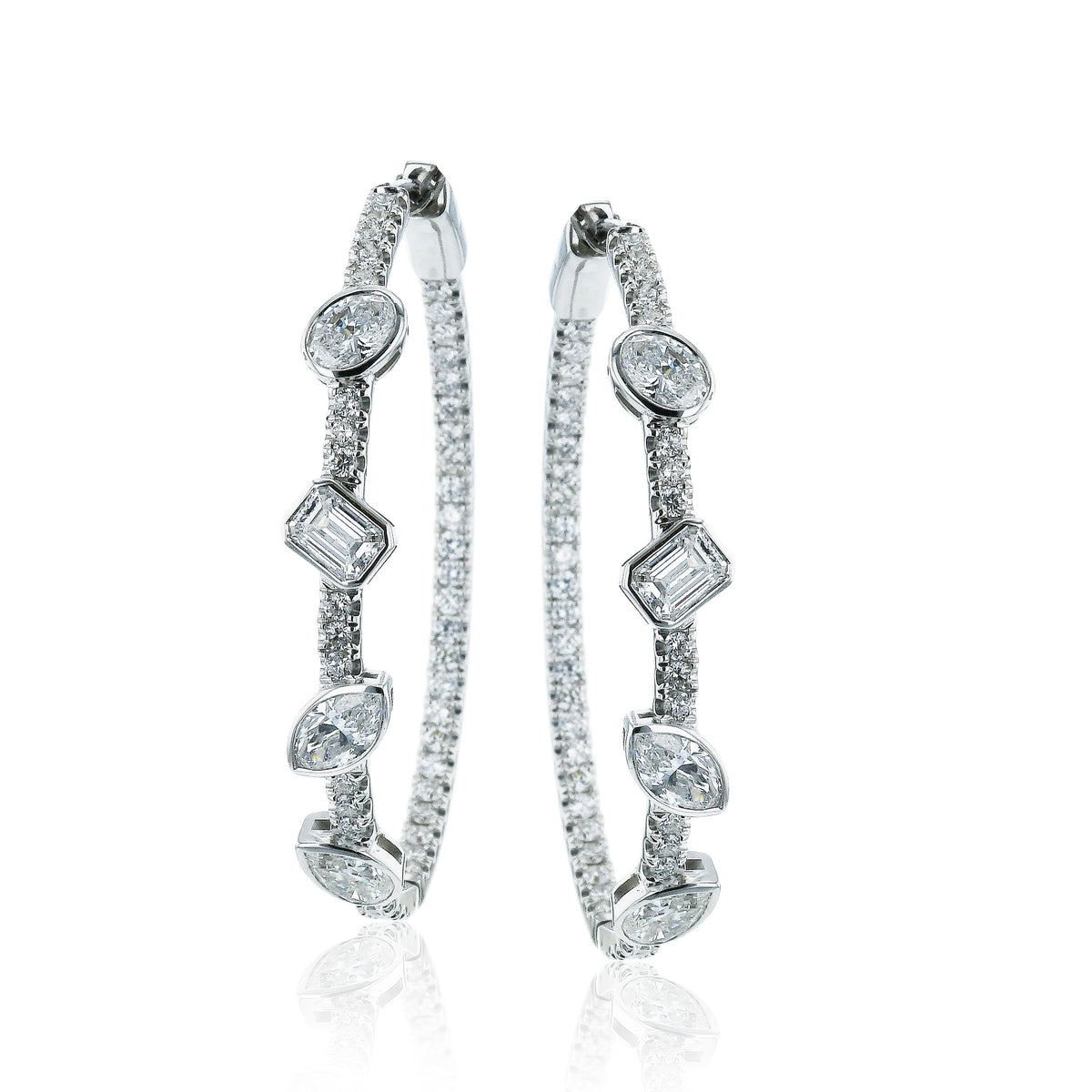 Hoop Earring in 18k Gold with Diamonds