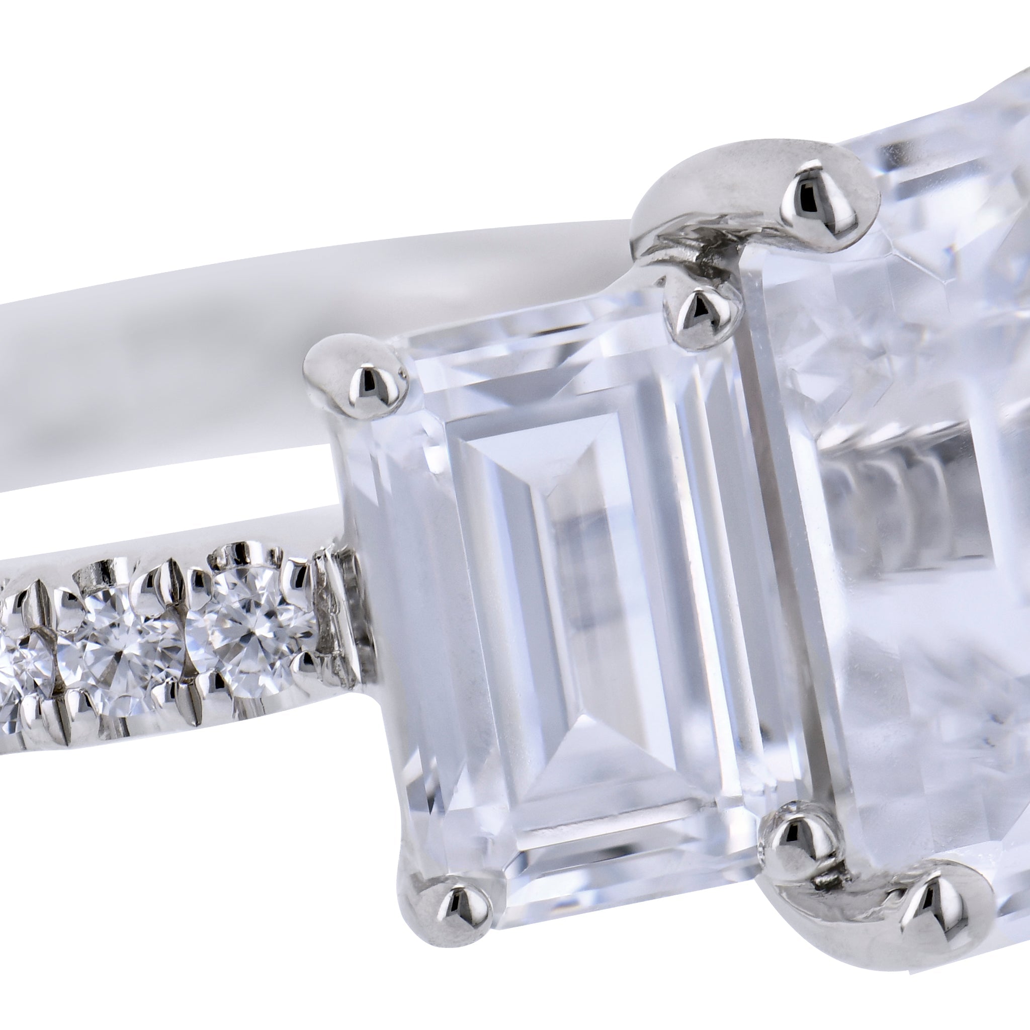 Engagement Ring in 18k Gold with Diamonds - Simon G. Jewelry