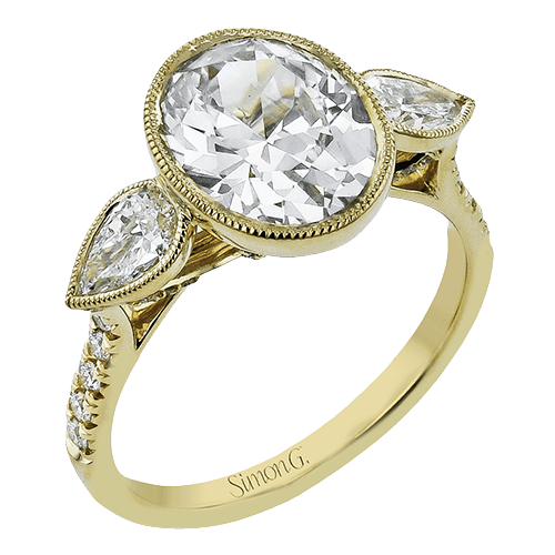 Oval-cut Three-stone Engagement Ring in 18k Gold with Diamonds