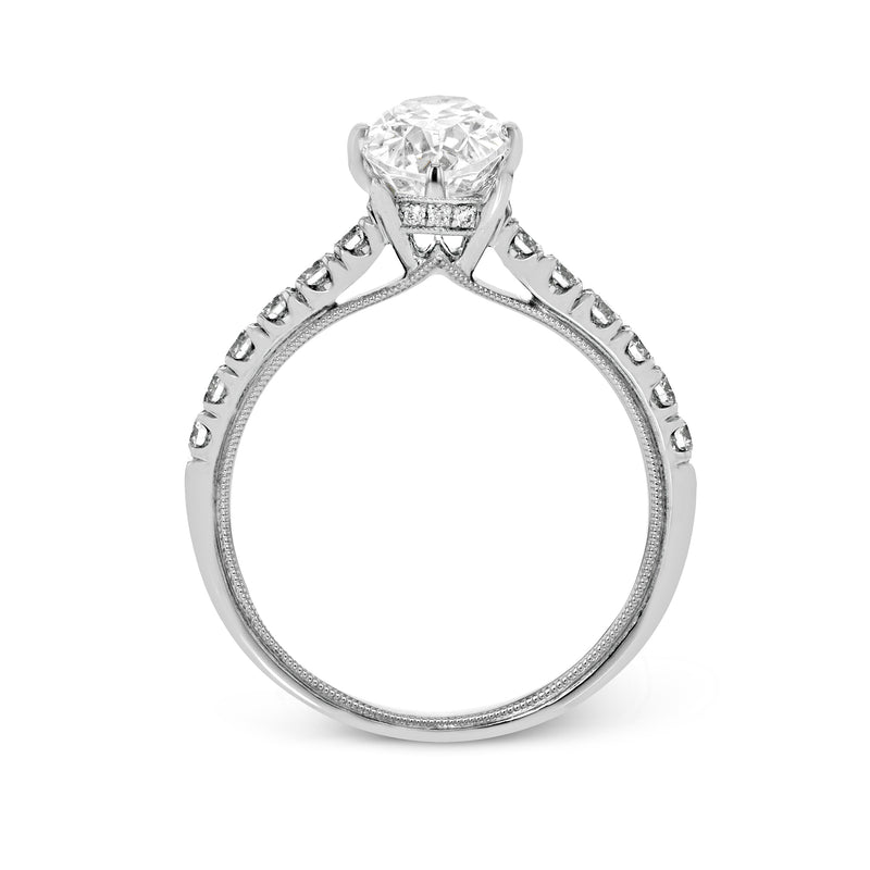 Oval-Cut Engagement Ring In 18k Gold With Diamonds