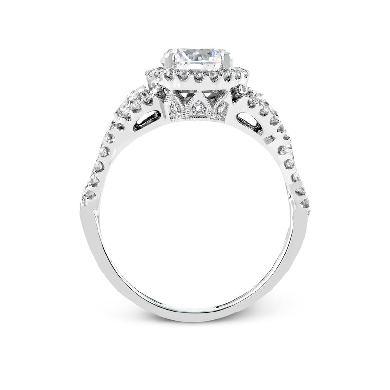 Round-cut Halo Engagement Ring in 18k Gold with Diamonds